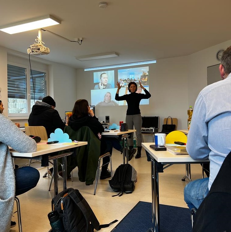 Kirsten Wunderle live in a seminar